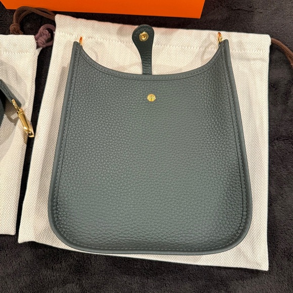 HERMES Taurillon Clemence Amazone Mini Evelyne TPM Vert Mangrove / Gold Hardware - Picture 7 of 17